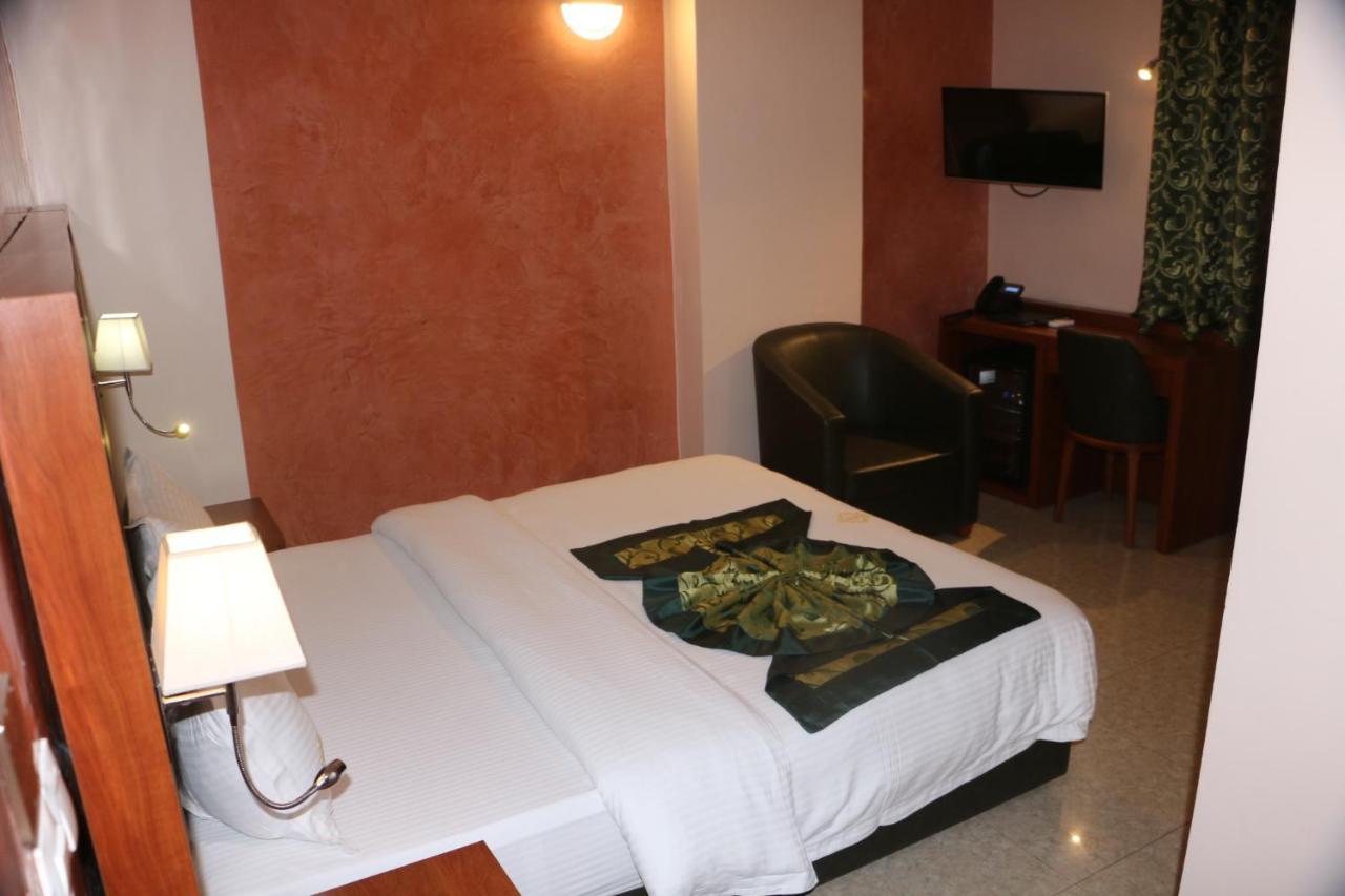 Hotel Jouvence International Yaounde Exterior photo