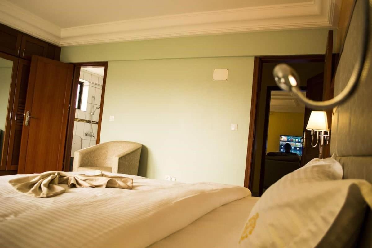 Hotel Jouvence International Yaounde Exterior photo